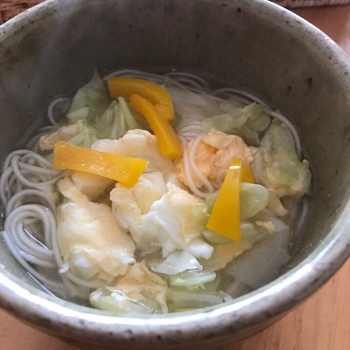 パプリカとキャベツ、卵のにゅうめん